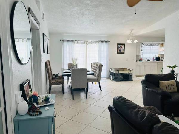 $549,000 / 3br - OWNER FINANCE THIS BEAUTIFUL POOL HOME ON THE WATER WITH 10% DOWN (PORT ST LUCIE)63799984512643122