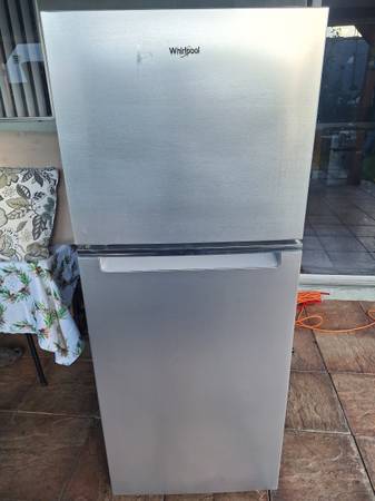 WhirlPool Refrigerator 1