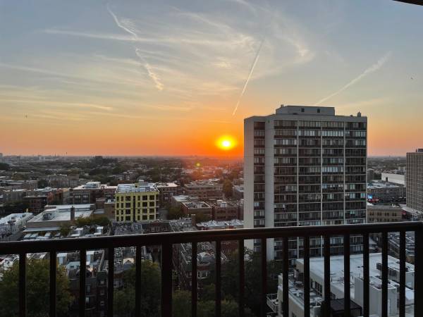 $1,900 / 1br - 700ft2 - Great 1 bed with balcony with lake view (Lincoln park)64041810673283120