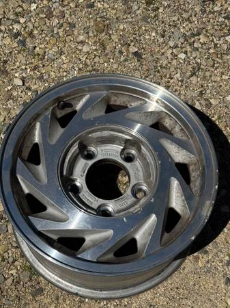 Ford Econoline Aluminum 15” Rim Wheel Clubwagon 1