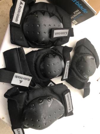 ELBOW, KNEE AND WRIST PADS 1