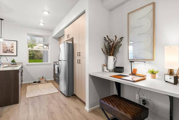 $1,364 / 551ft2 - LOVE where you live! (Port Orchard)63884888253827123