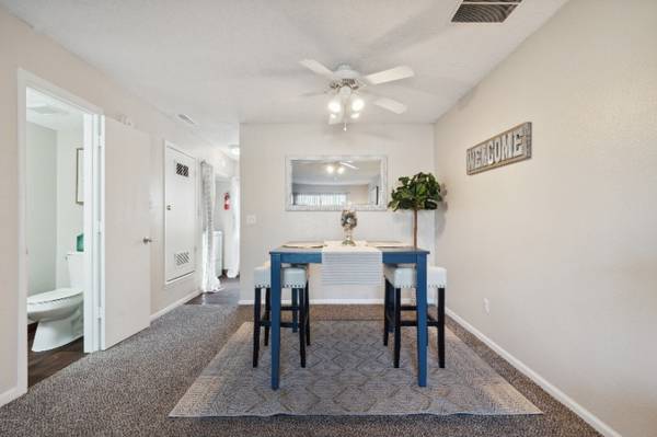 $1,470 / 2br - 960ft2 - Sept/Oct Townhome Availability! (Across from Bowman Woods next to HyVee)63863565889283123