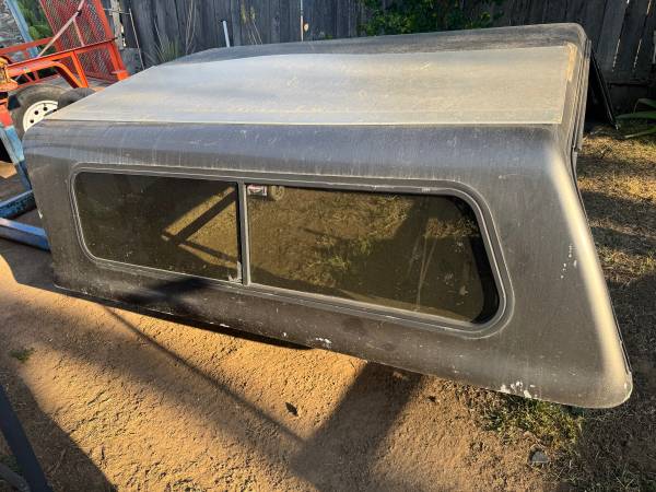 (18) 2000 to 2006 Toyota Tundra camper shell 1