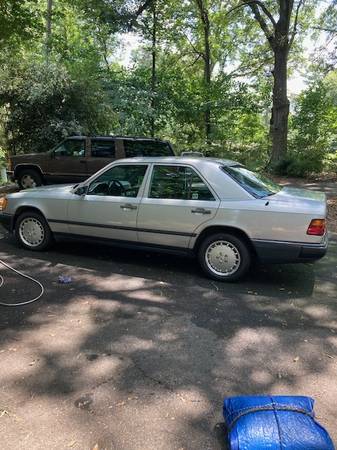 1989 Mercedes 300E - $3,90063620375283969122