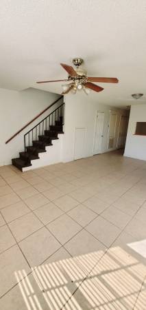 $1,200 / 2br - 1060ft2 - Spacious and Well Maintained Two Bedroom Townhouse for Lease!63903422471426124