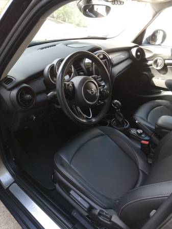 Mini Cooper 2017 - $10,000 (Aiea)63617599065219122