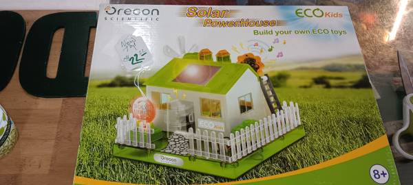NiB - oregon scientific eco kids solar power house DiY toy light sound 1
