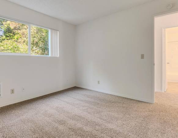 $1,400 / 2br - CALL NOW & TOUR! - On-site Laundry Facility - Area Walk Score of 78 (Portland)63841707689475124