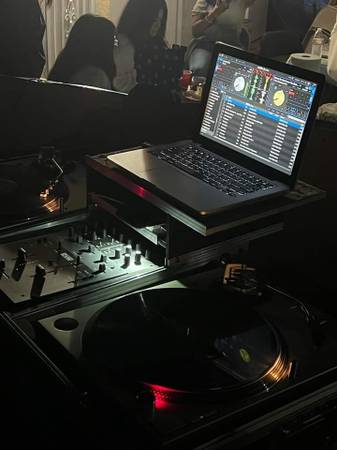 I WILL TEACH YOU HOW TO MIX WITH VINYL ON TURNTABLES AND CONTROLLER 1