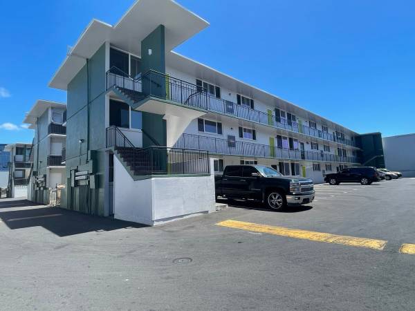 $2,095 / 2br - 600ft2 - Professional on-site management office, Ample Street Parking, AC Unit (94-289 Leonui St, Waipahu, HI)63939532732419122