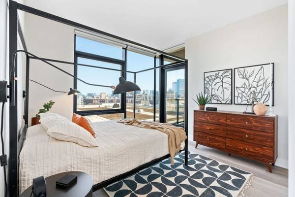 $3,340 / 2br - Beautiful West Loop 2 Bedroom with In Unit Laundry and Amenities!! (West Loop)63960010684163123