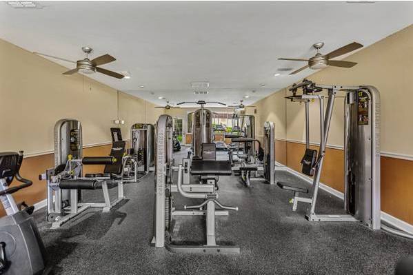 $1,009 / 1br - 635ft2 - Make the Move Today (Ease of Access to all Areas of Jax!)64005272179329120