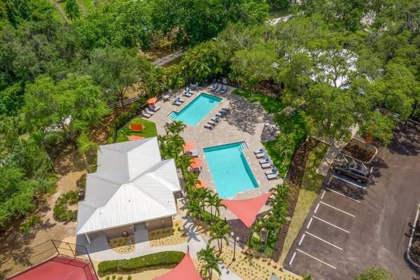$1,999 / 2br - 1177ft2 - Despensa, Parque para Perros y Casita para Juegos, 2 Habitaciones (7887 N Lockwood Ridge Rd , Sarasota, FL)63791154307201123