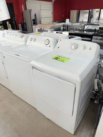 PRE OWNED TOP LOAD GE WASHER AND DRYER 1