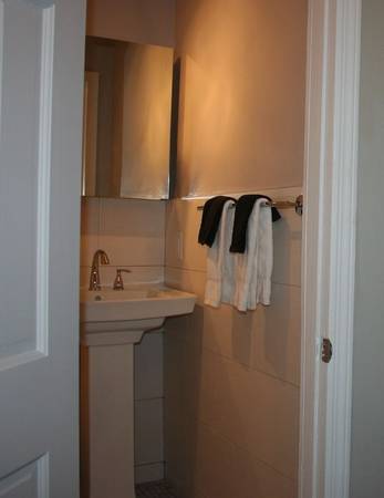 $2,000 / 2br - 950ft2 - one full floor apartment (Brooklyn NY)63874851045633123