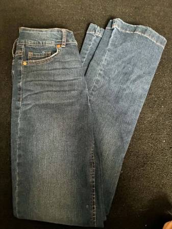 Womens Size 5 Jeans New 1