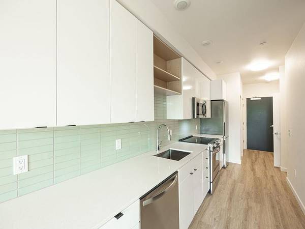 $1,499 / 1br - 578ft2 - Wood-Style Flooring, Open Concept Floorplans, 10-ft Ceilings (Portland)63956926784770120
