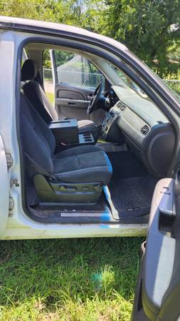 2008 Chevrolet Suburban K2500 - $8,000 (Dallas)63479140206209123