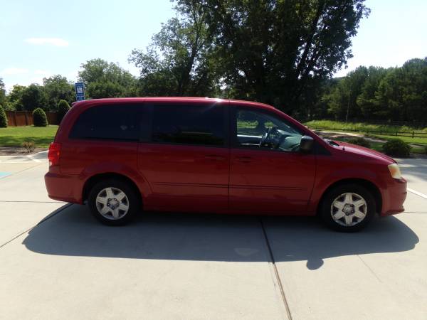2013 dodge grand caravan sxt v6 2wd 2 dueños(210K) millas en autopista funciona xxxx - $3,995 (riverdale)63621024300547121