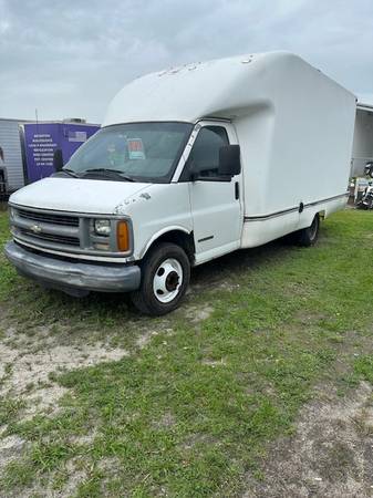 2002 GMC Savanna 3500 1