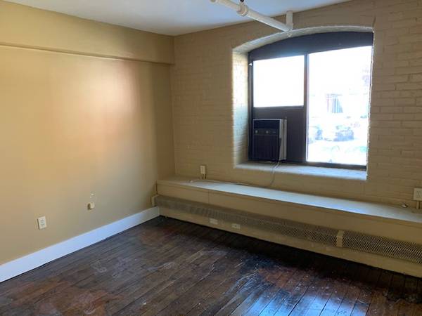 $290 / 300ft2 - Priced out of Artist Space? (Lawrence)63996548716930122