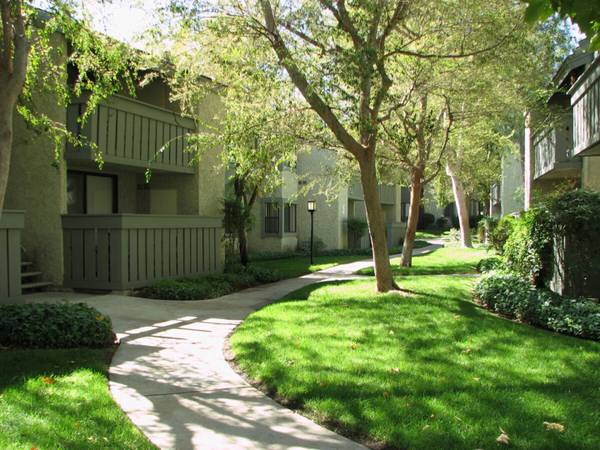 $3,170 / 2br - 1000ft2 - Carport, Entry Closet, Dishwasher (25910 Tournament Rd, Valencia, CA)63700977754625122