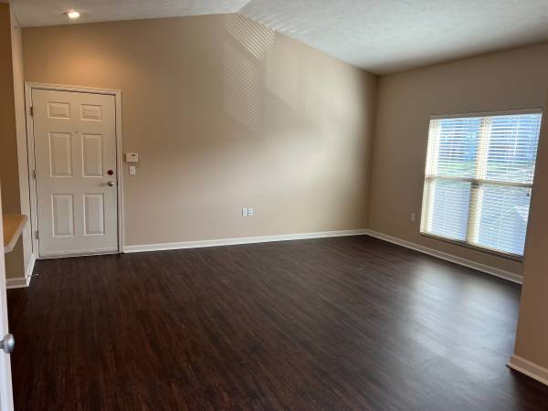 $1,250 / 1br - 822ft2 - Pet Friendly Community With Dog Park! FREE OCTOBER RENT!64020845366914121