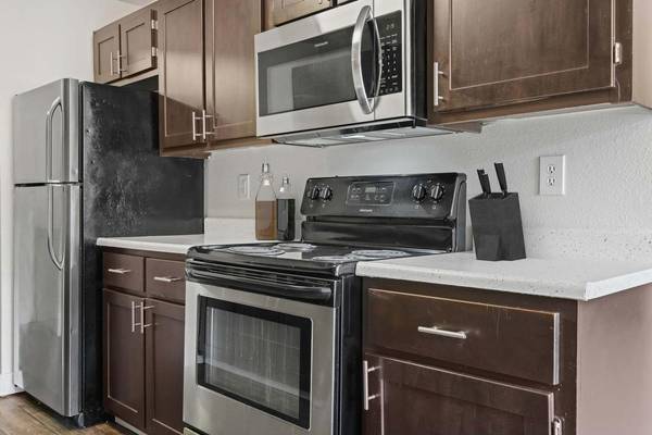 $1,555 / 1br - 759ft2 - Warm up with out hot new specials, schedule your tour today! (Fishers Landing)63831327627139121