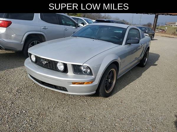 2005 Ford Mustang 2d Coupe GT Premium 1