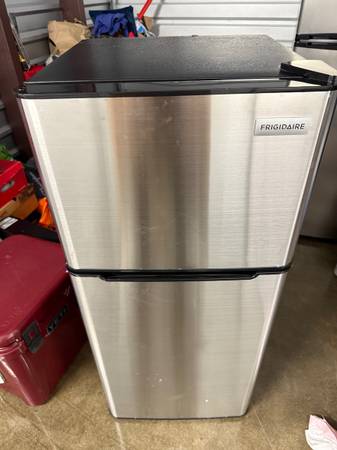 Small refrigerator 1