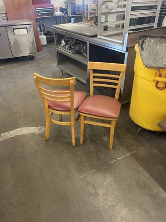 Mahogany Finish Wooden Ladder Back Chair with 2 1/2" Padded Seat 1