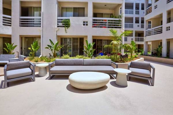 $3,570 / 2br - 988ft2 - 2/bd 2/ba, Jetted Spa Jacuzzi, in Los Angeles CA (600 S Curson St, Los Angeles, CA)63701016191107123
