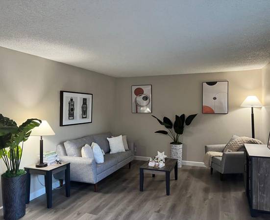 $1,450 / 1br - 680ft2 - Unidades recién remodeladas listas para mudarse (SACRAMENTO)63844738856963120