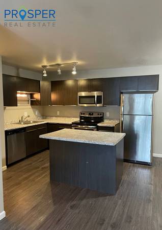 $1,600 / 4br - 4 Habitaciones 1211 South Dewey Street- Unidad 8 - Disponible junio de 2026 (Eau Claire, WI)63845960673025123