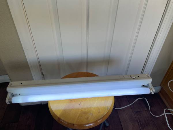 Fluorescent Light Fixture 1