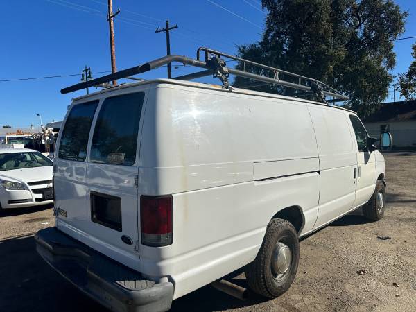 2005 Ford E350 - Photo 5