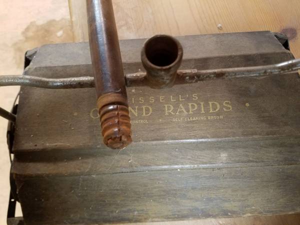 Antique Wood Carpet Sweeper "Bissell's Grand Rapids" - $40 (Lula)63436960800513122