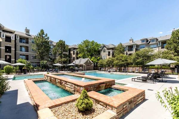$1,996 / 2br - 1255ft2 - Área de fuego al aire libre y zona de parrilla, piscina, 2 habitaciones 2 baños (7610 E Caley Ave, Centennial, CO)63666650191233121