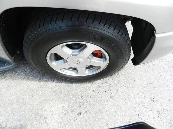 2002 *Chevrolet* *TrailBlazer* *LS* ¡Amigable con el crédito desde 1963! - $7,995 (Chevrolet TrailBlazer)63621438989953124
