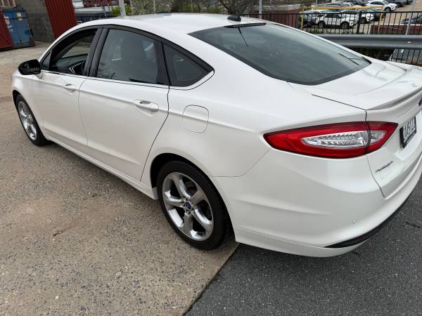 2013 ford fusion. Título limpio listo para obtener placas. - $6,500 (Silver spring)63616439725699124