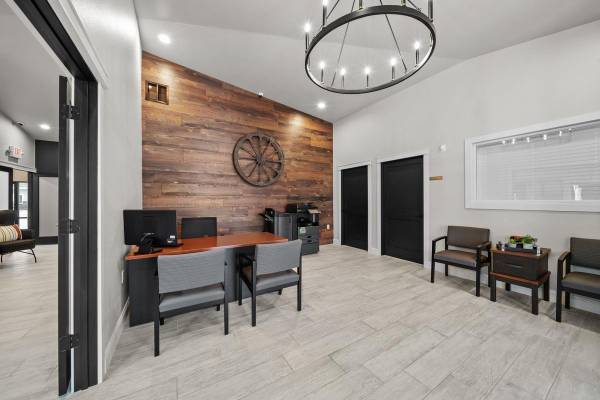 $1,275 / 2br - 961ft2 - Disability Access, Carpet, Cable or Satellite, Fitness Center63655837542787124