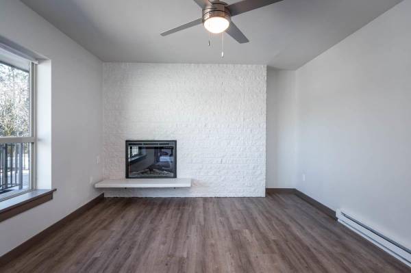 $1,250 / 1br - 650ft2 - Love to grill?  Large BBQ area with picnic tables and garden beds! (Centennial)63831535686403122