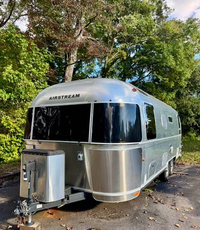 AIRSTREAM FLYING CLOUD 1