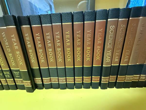 World Book Encyclopedia 1974 Full Set 39 Volumes - $100 (Bellevue)63471357211137124
