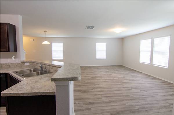 $1,975 / 4br - 1687ft2 - Ennis rental homes - 1 &1/2 Months Free - No application fee (Ennis)63796376084865121