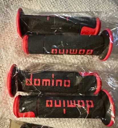 Domino grips 1