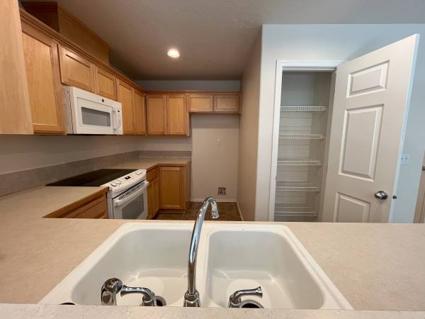 $2,350 / 3br - 1356ft2 - ¡Bienvenido a esta encantadora casa de 3 habitaciones y 3 baños en Forest Grove! (Forest Grove)63672564629379124