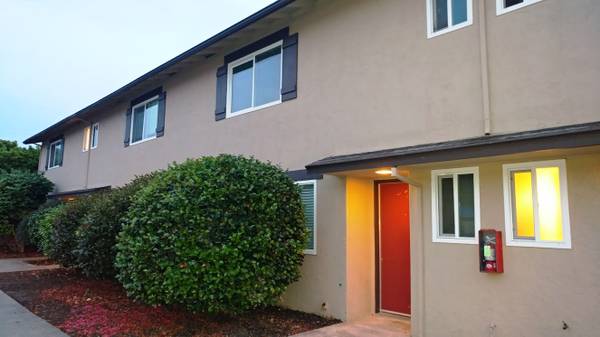 $2,695 / 2br - 1100ft2 - Open Sunday: 2bd/1.5bth Townhouse-Steps to Downtown CV (hayward / castro valley)63994100962818120