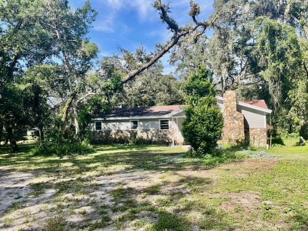 $2,395 / 5br - HUGE 5BR/2BA Zephyrhills Home Decorative Fireplace, Privacy Galore! (Zephyrhills)63980539763971120